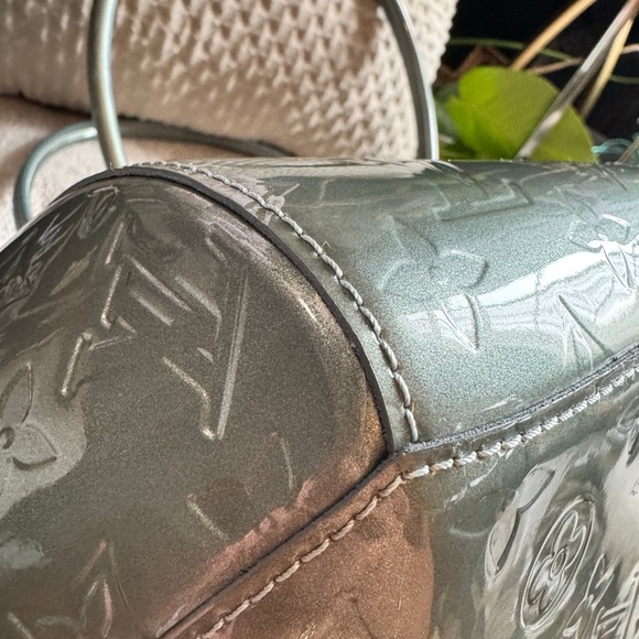 Louis Vuitton Sherwood GM in Gorgeous Givre Vernis - Picture 12 of 17